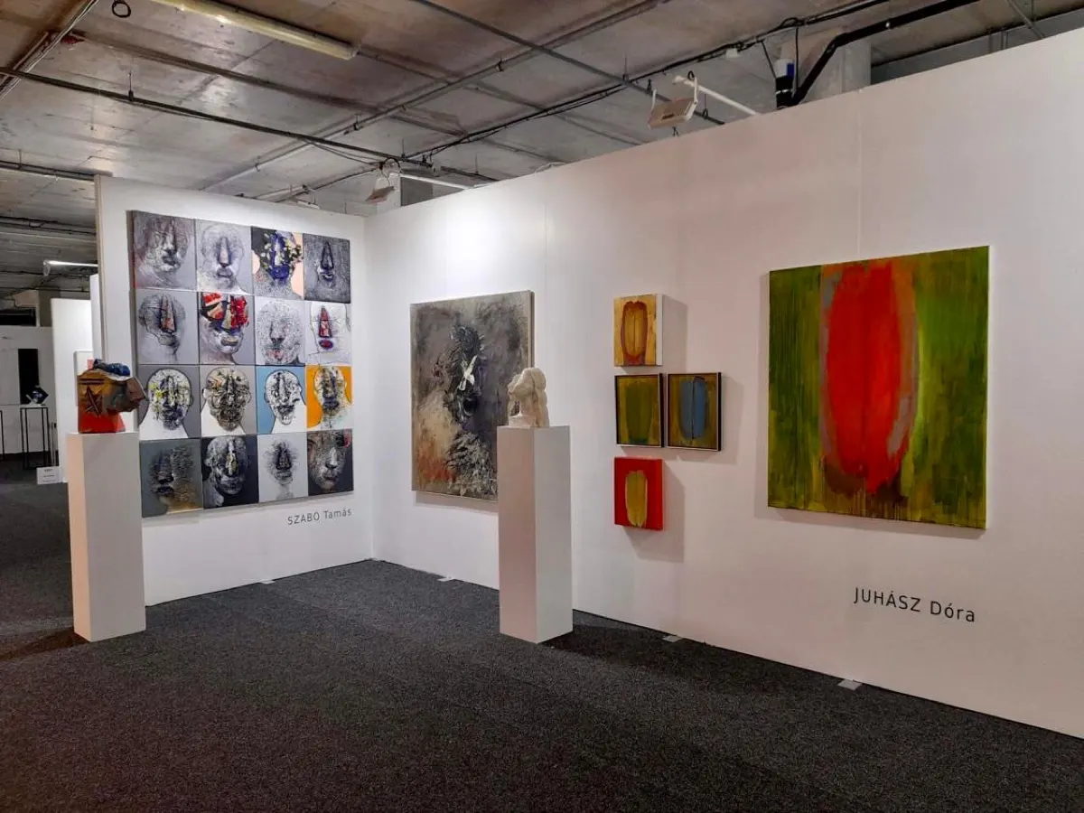 Léna & Roselli Gallery at AMB'22 at booth 901