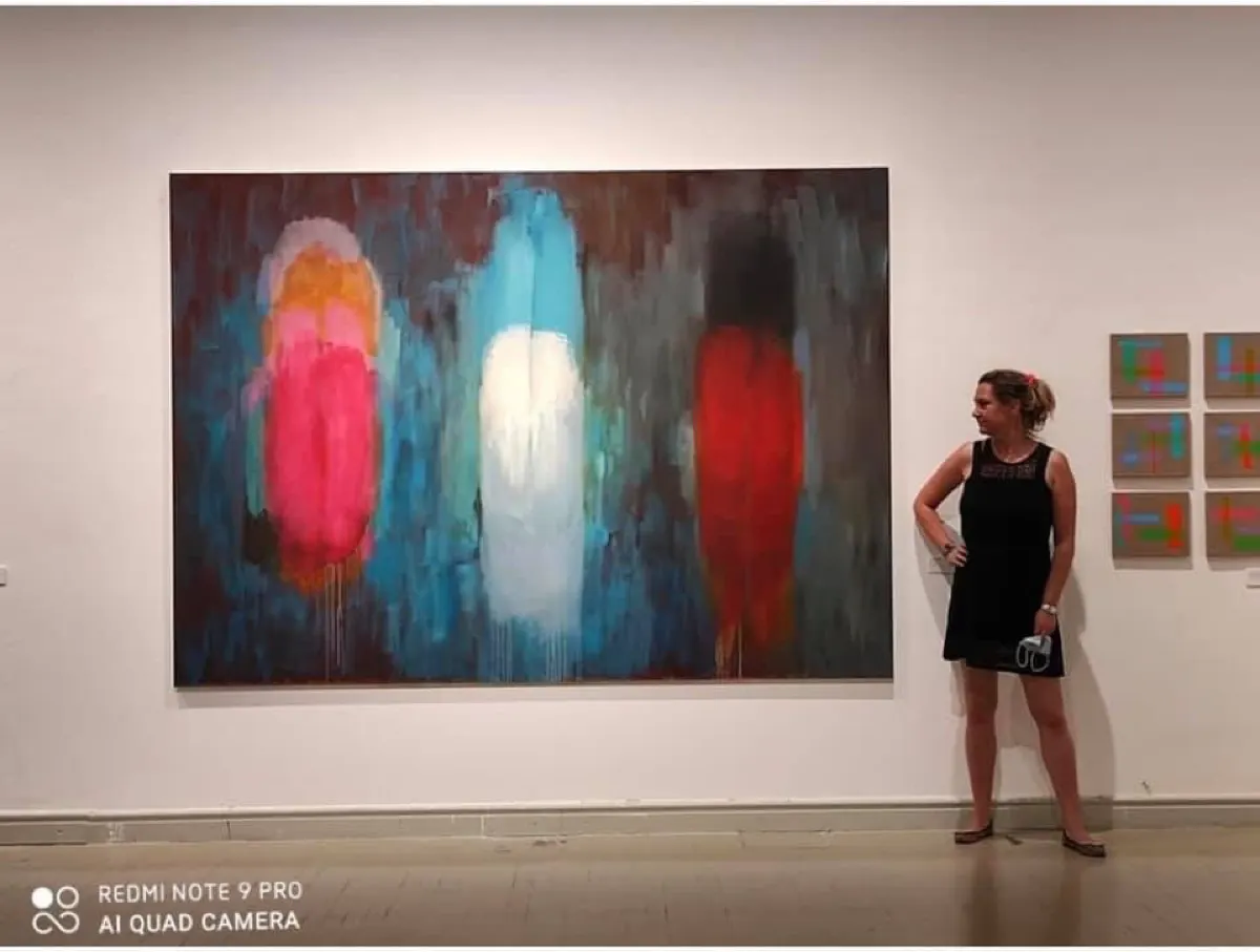 Léna & Roselli Gallery is pleased to announce the representation of Budapest based abstract painter, Dóra Juhász.